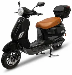 Klassischer Retro-E-Scooter im Vintage-Look mit runden Scheinwerfern und Chromdetails.