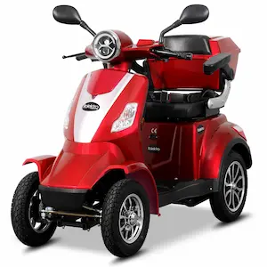 Vierrädriges E-Mobil mit Dach und LED-Scheinwerfern von Rolektro, komfortabel und sicher.