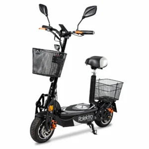 Rolektro E-Joy 20 kaufen: Komfortabler, schwarzer E-Scooter mit Sitz, großem Front- und Heckkorb sowie markanten orangefarbenen Akzenten, freigestellt auf weißem Hintergrund.
