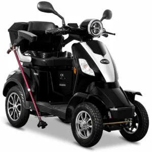 Rolektro E-Quad 25 V.2 Bleigel kaufen: Leistungsstarkes, schwarzes 4-Rad-Seniorenmobil mit integrierter Gehstockhalterung, markantem LED-Rundscheinwerfer und geräumiger Heckbox vor weißem Hintergrund.