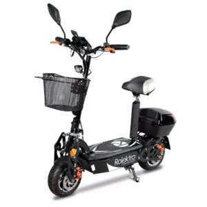 Rolektro E-Joy 45 Lithium kaufen: Schneller, schwarzer E-Scooter mit Sitz, vorderem Netzeinkaufskorb und abschließbarem Transportkoffer (Topcase) hinten auf weißem Grund.