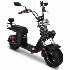 Rolektro E-Chopper 45 kaufen: Stylischer, schwarzer E-Cruiser im Chopper-Design mit fetten Reifen, einer Leder-Werkzeugrolle vorne und auffälligen roten Stoßdämpfern auf weißem Grund.