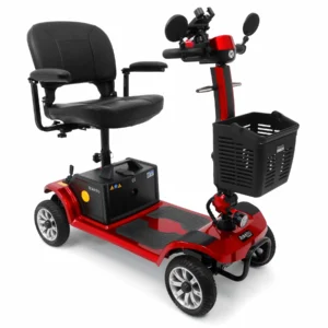 Rolektro E-Quad 6 V.2 Pro kaufen: Rotes Vierrad-Seniorenmobil mit herausnehmbarem Blei-Gel-Akkublock, klappbaren Armlehnen und montierter Smartphone-Halterung am Lenker vor weißem Hintergrund.