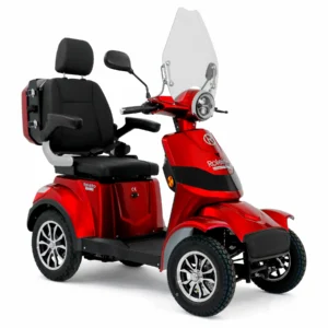 Rolektro E-Quad 15 V.2 Pm Bleigel kaufen: Hochwertiges, rotes Vierrad-Elektromobil Premium mit hoher Windschutzscheibe, komfortablem Kapitänsstuhl inklusive Kopfstütze und glänzenden Alufelgen auf weißem Grund.